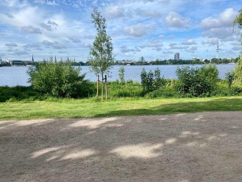 Alster Hamburg - Saniertes Und Mobliertes Apartment Mit Bad Und Kuche Kültér fotó